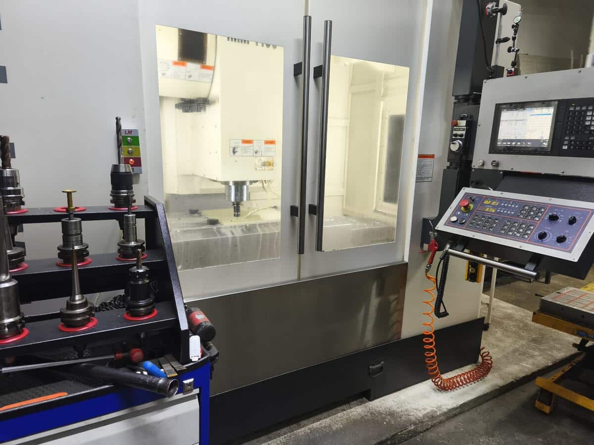 IMM-1100 CNC dik işleme merkezi (freze tezgahı)